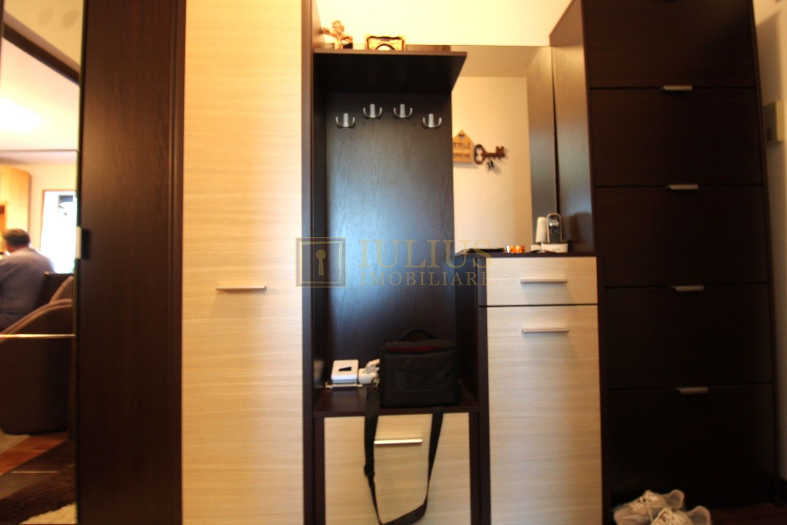 Apartament spatios, 3 camere, semidecomandat, Calea Buziasului - Poză 7
