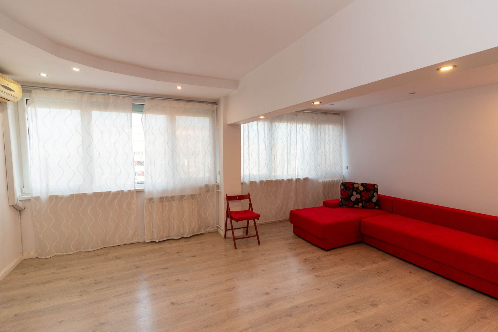 Apartament cu 2 camere decomandat de vanzare in zona Muncii Basarabia - Poză 1