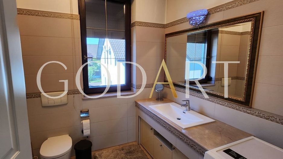 Resedinta exclusivista | Curte generoasa | Erou Iancu Nicolae - Poză 20