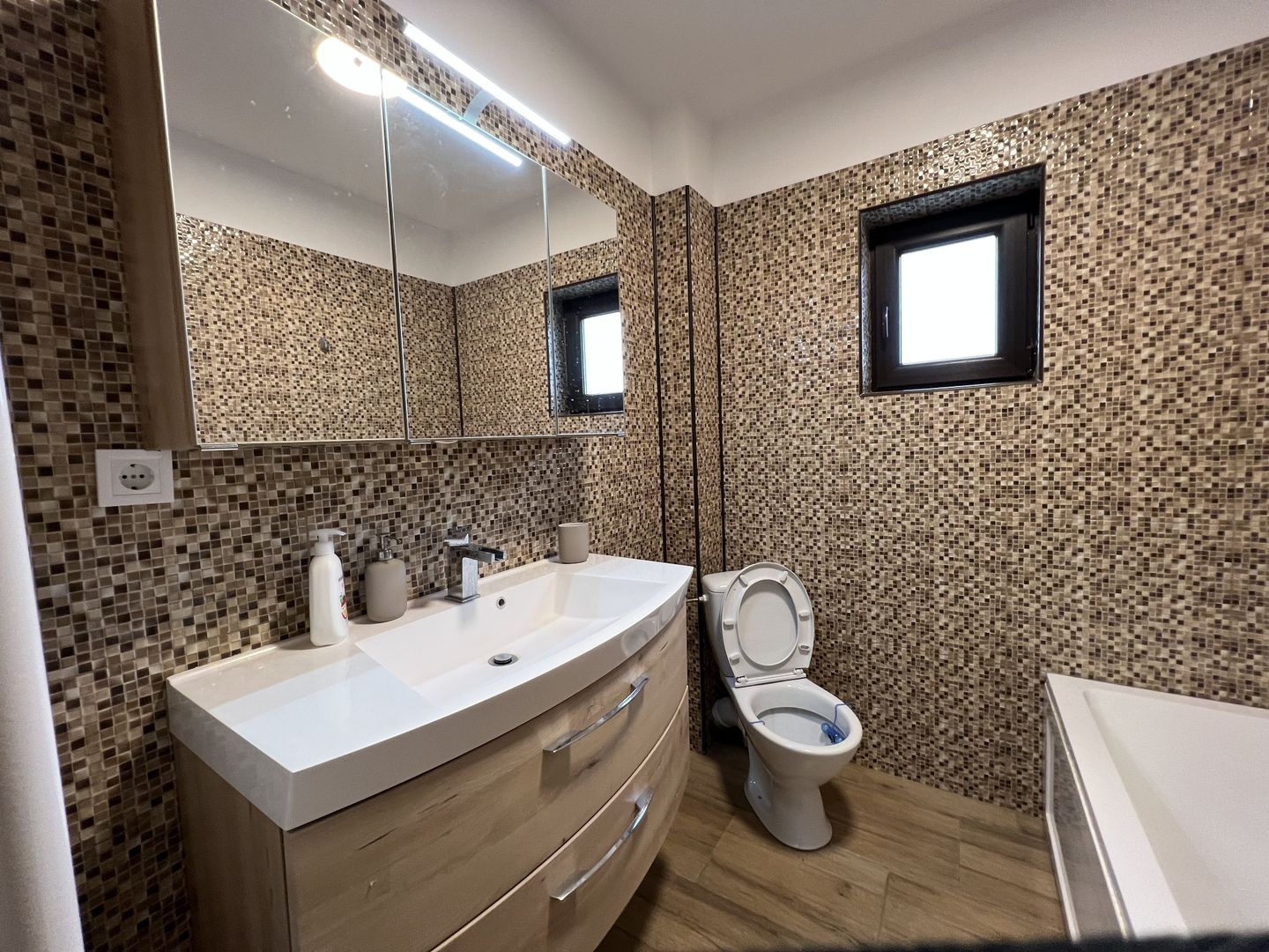 Inchiriere casa parter 3 camere la 15 min de centrul capitalei! - Poză 10