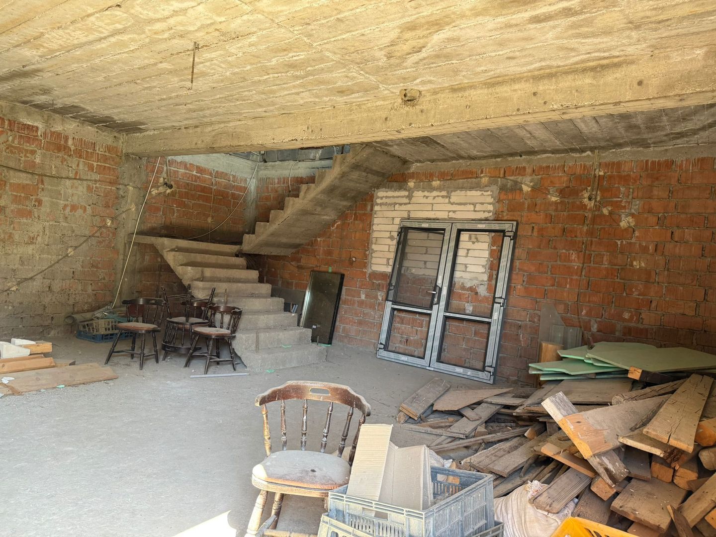 Vanzare casa cu 4 camere+anexe într-o zonă de poveste – Bezdead - Poză 9