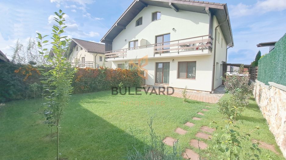 Casa tip duplex cu teren de  300 mp - Poză 1