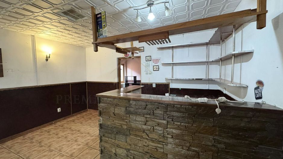Casa + Spațiu comercial de vânzare în Onesti - Poză 15