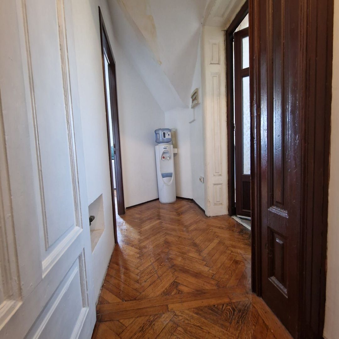 Etaj de Vilă Interbelică, 5 Camere, Balcon și Mansardă – Parc Carol - Poză 7