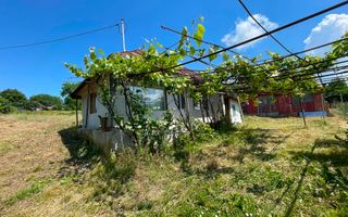 Casă bătrânească cu teren de 3.200 mp în Hertioana de Jos, jud.Bacău - Poză 2
