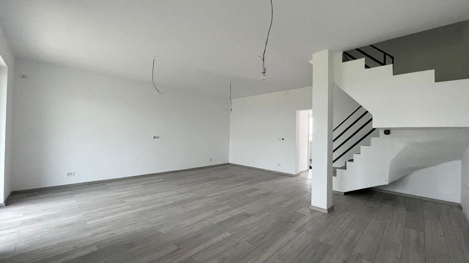 Duplex in  4 camere si 3 bai la cheie - Calea Urseni - Poză 1