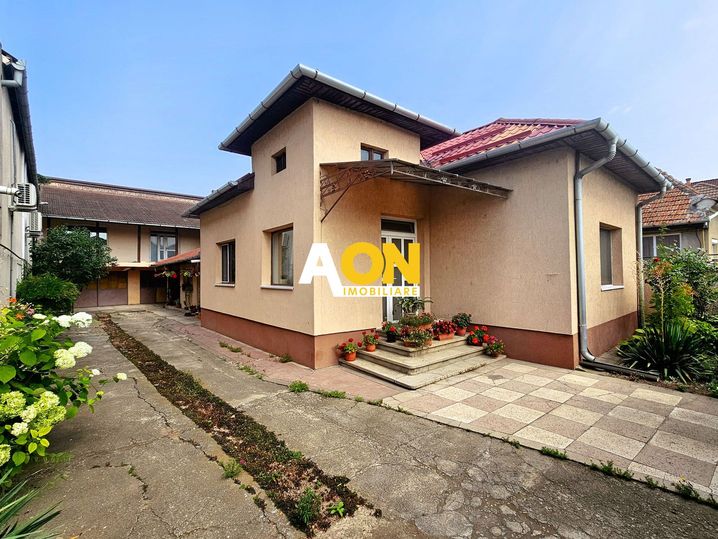 Proprietate cu potențial mixt – locuință și spațiu de lucru în Partoș - Poză 1