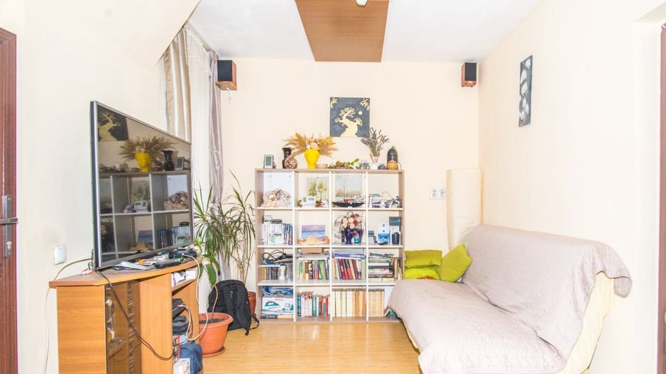 15 Noiembrie, apartament la mansardă - Poză 3