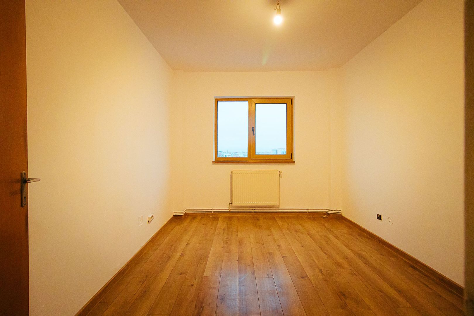 Ideal pentru o familie, toate facilitățile în apropiere - Poză 9