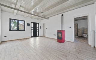 Căsuță renovată modern - Poză 3