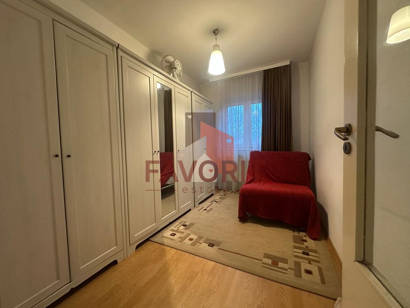 3 camere | zona excelenta | izolat interior | etaj intermediar | - Poză 4