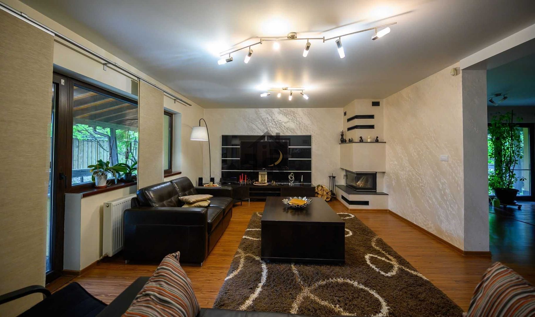 Vilă 5 camere 240 mp, mobilata,teren 806 mp – Platou Galata, Iași - Poză 1