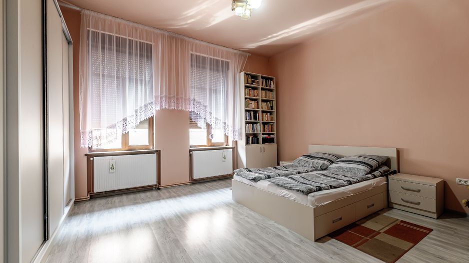 PRET NOU! Apartament spațios 3 camere - în Inima Aradului - COMISION 0 - Poză 3