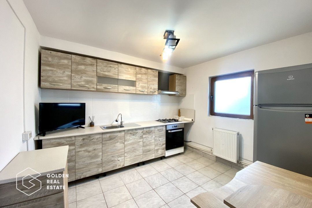 Casă de vânzare în Titu, jud. Dâmbovița, amenajată complet - Poză 11