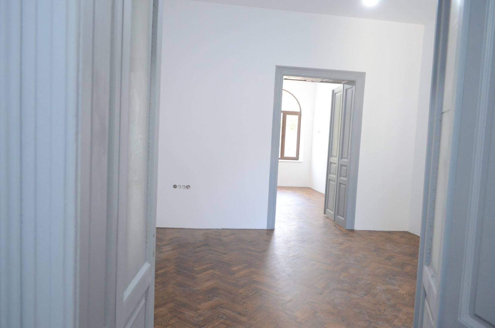 Apartament renovat in zona centrala - Poză 3