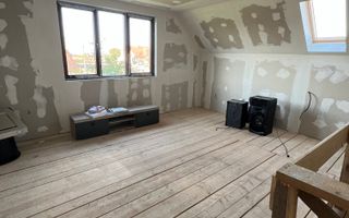 Casă spațioasă de vânzare în Ruși – pentru locuință sau investitie - Poză 8