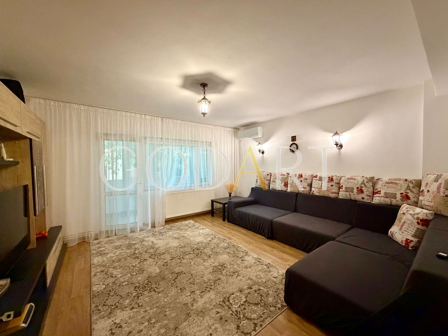 Apartament cu 3 camere | Două balcoane | Renovat - Poză 1