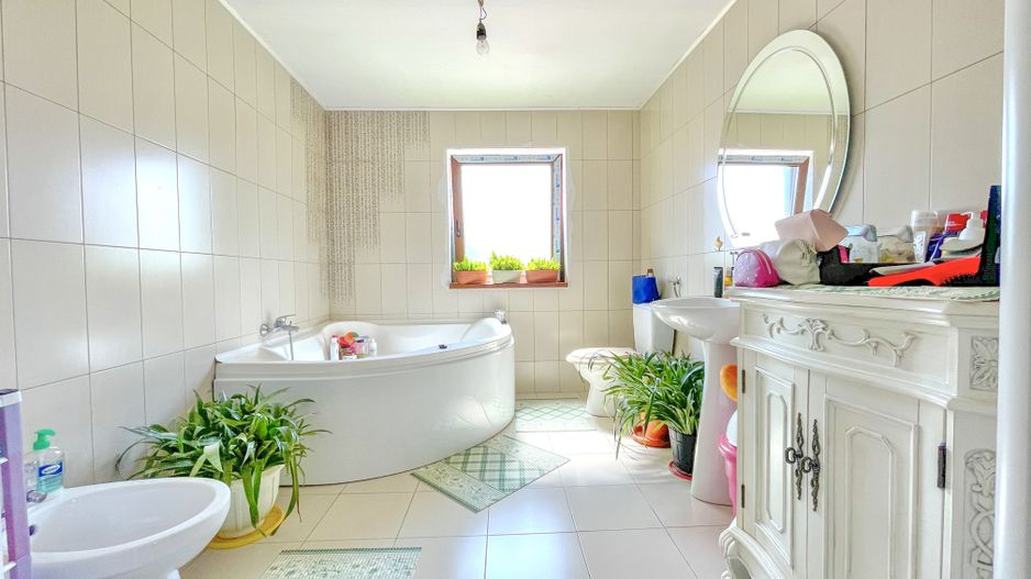 Sanpetru, zona centrala, casa cu 4 camere , pret 175000 euro - Poză 11