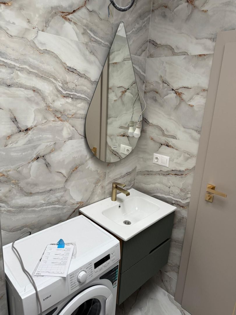 Apartament cu 3 camere,balcon, complet mobilat si utilat - Poză 9