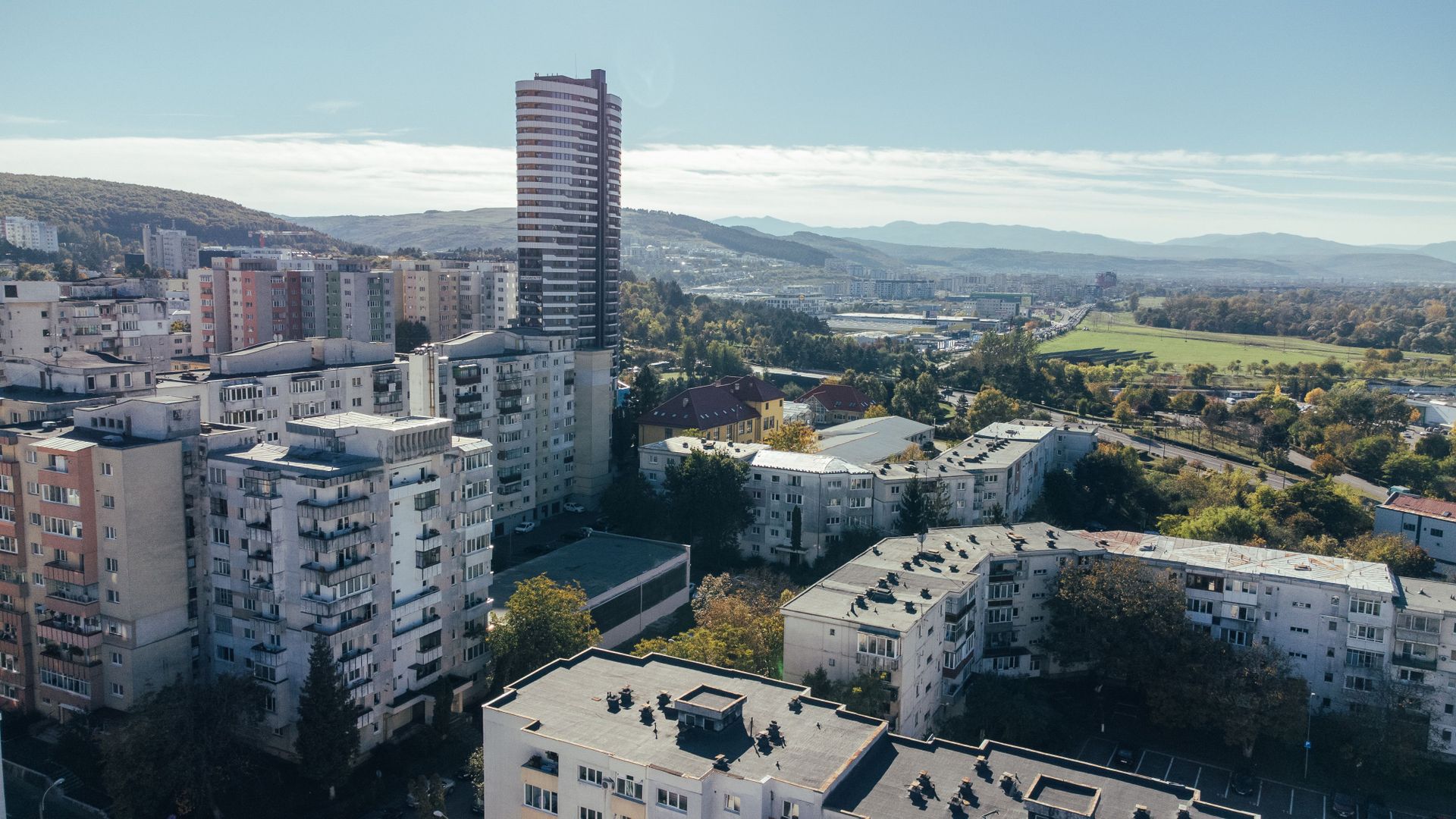 Apartament cu 4 camere - Poză 1