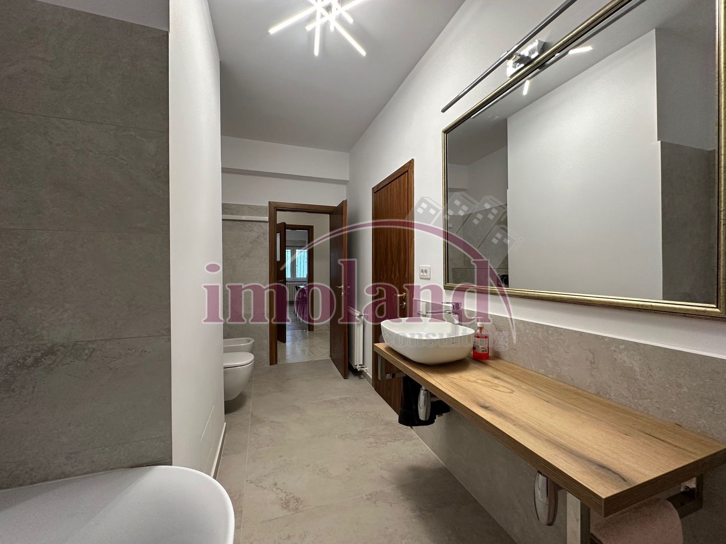 Inchiriere - 4 camere renovate integral - Primaverii - Poză 11