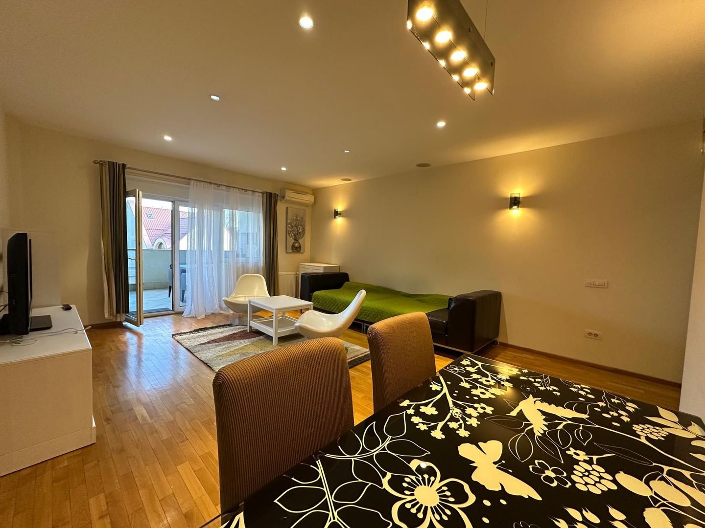 APARTAMENT MODERN CU TERASA SI LOC PARCARE ZONA HERASTRAU - Poză 1