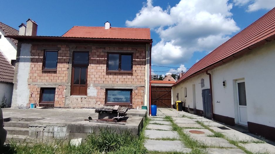 De vânzare o proprietate cu 2 corpuri de clădire și teren, în Agnita - Poză 2
