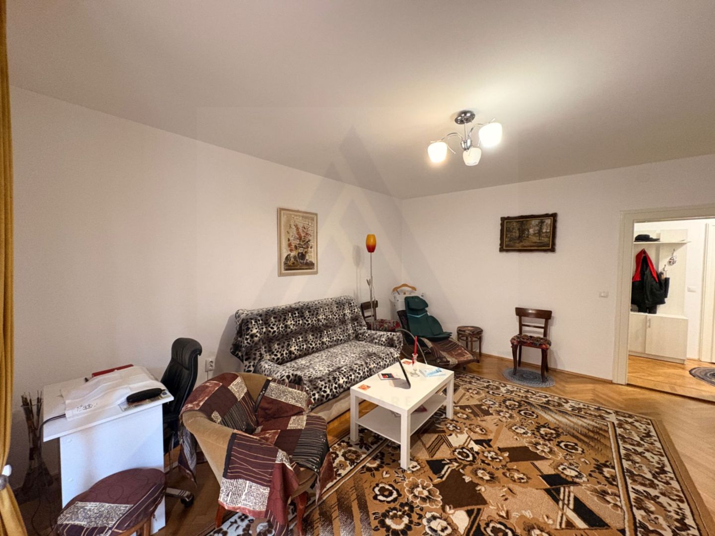 Apartament decomandat 70 mp utili 2 bai pivnita si curte 58 mp Central - Poză 6