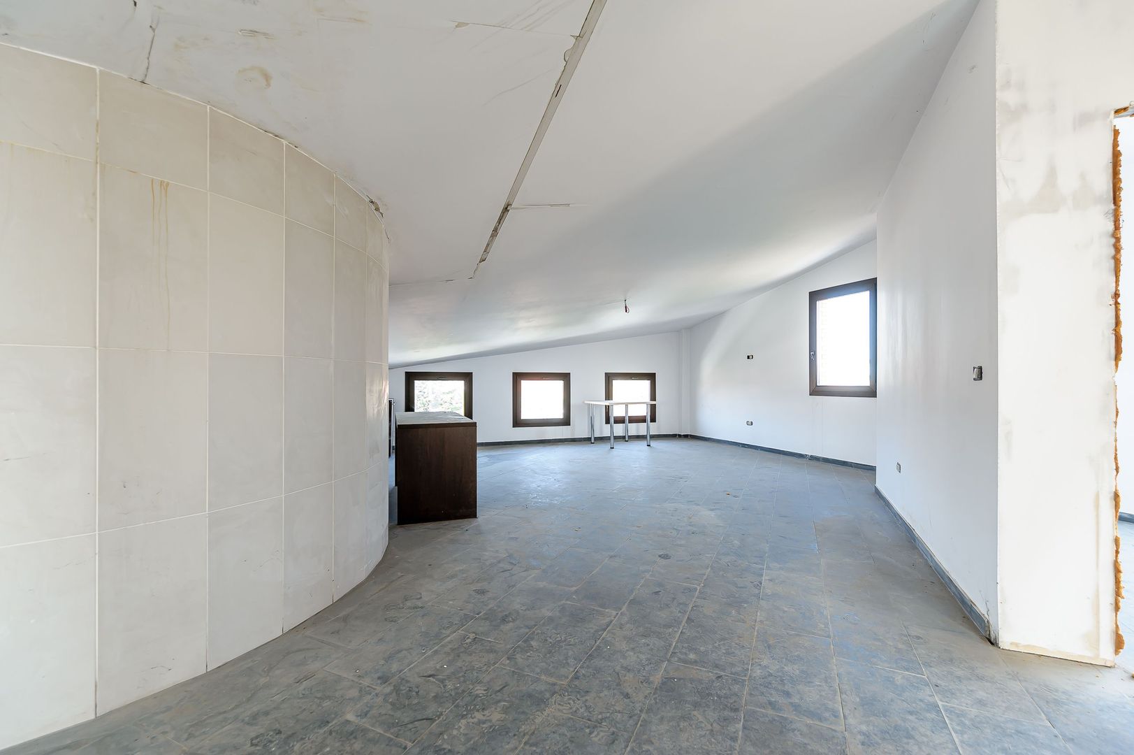 Clădire comercială în zona Grădiște. - Poză 37