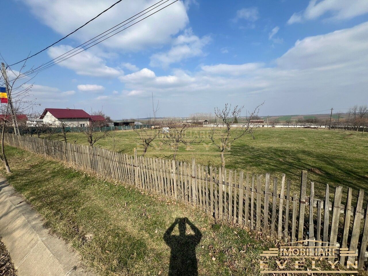 Teren intravilan de vanzare in Cristesti la strada principala - Poză 1