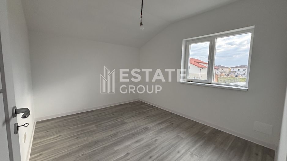 Casa individuala cu 5 camere in Mosnita Noua zona castel - Poză 8