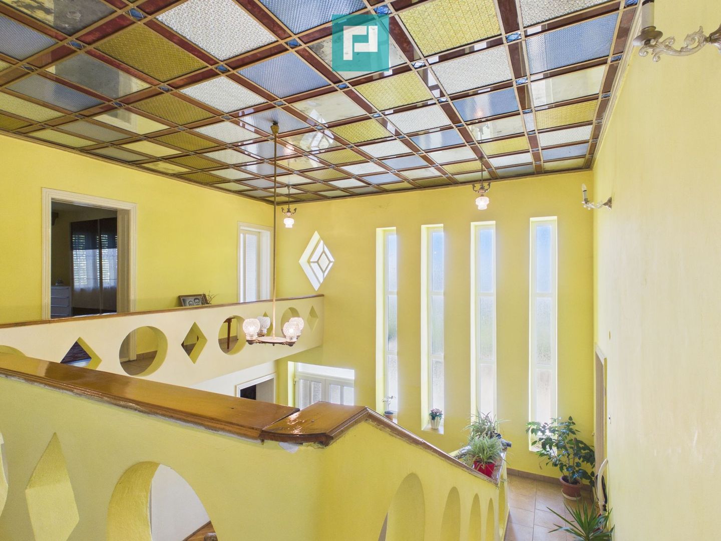 Casă/vilă cu 10 camere – Ineu, centru - Poză 6