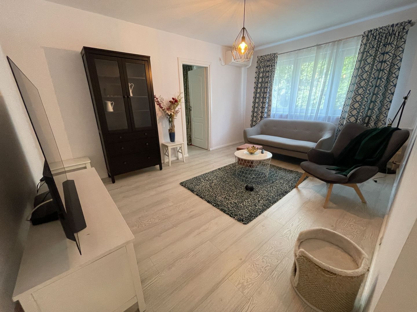 Circumvalațiunii-Iulius Town | 3 camere | Etaj 1 | Mobilat-Utilat - Poză 1
