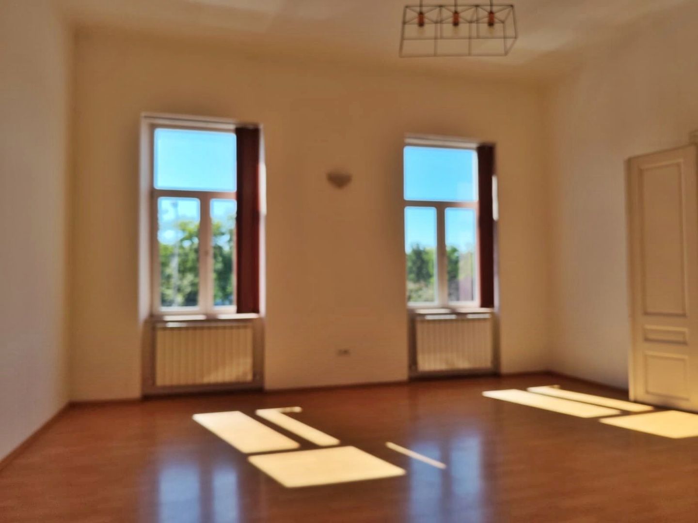 Apartament de vanzare situat ultracentral, langa Lic. E. Gojdu, Oradea - Poză 3