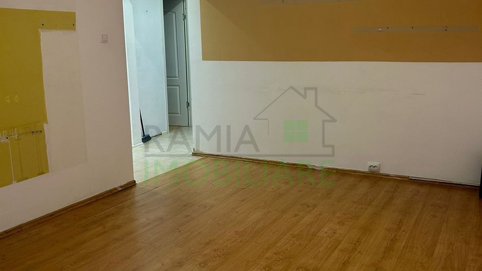 Apartament 3 camere decomandat cu 2 băi, beci și loc de parcare - Poză 2