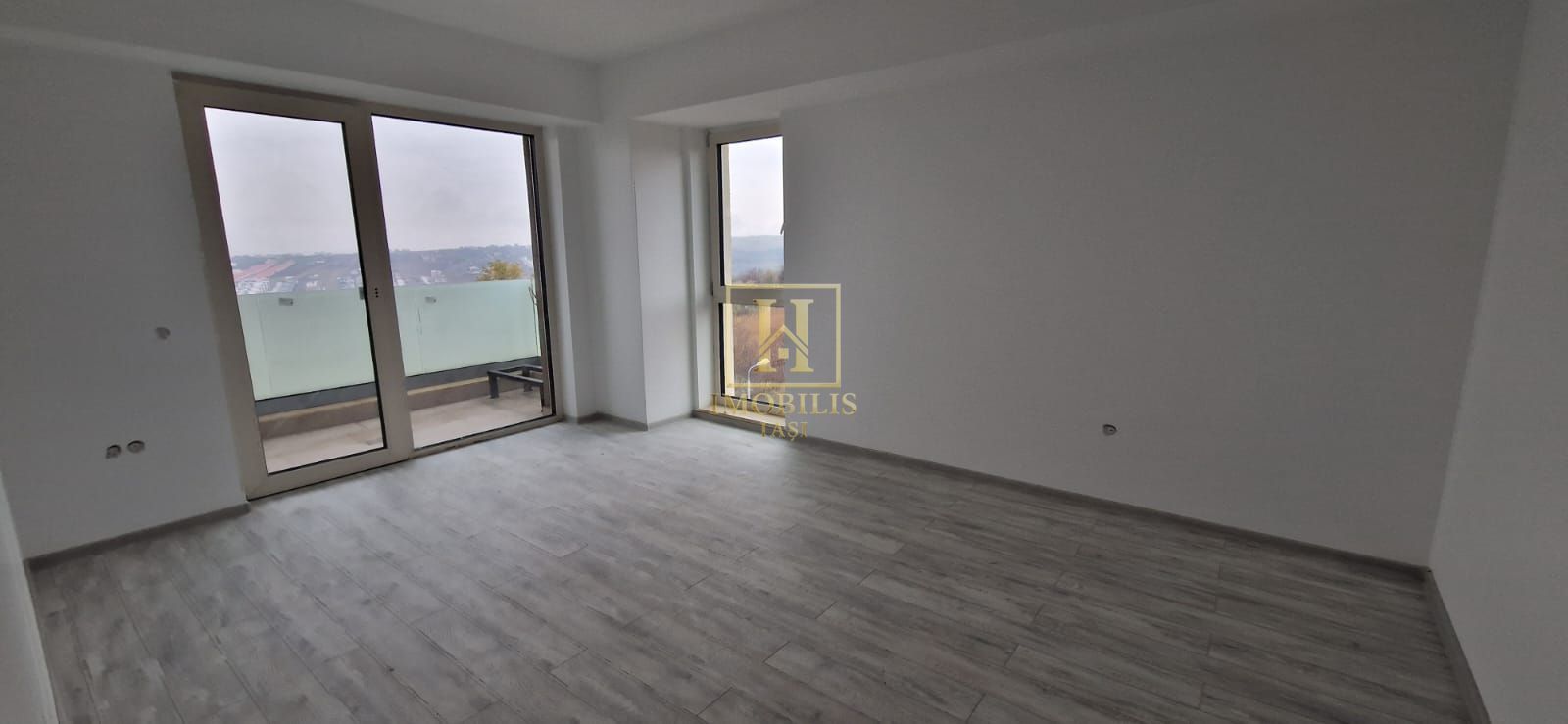 Apartament 3 camere MUTARE IMEDIATA 80 mp Copou 150000 euro - Poză 1