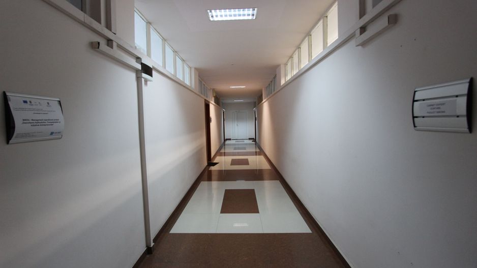 Birouri spatioase in cladire de birouri - Poză 4