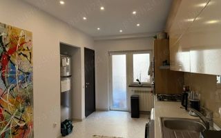 Închiriez apartament 3 camere, Unirii, 2 terase, centrală proprie - Poză 1