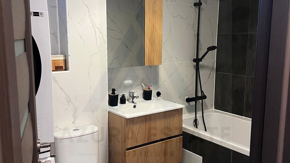 Apartament ultrafinisat 2 camere curte proprie si parcare in Selimbar - Poză 9