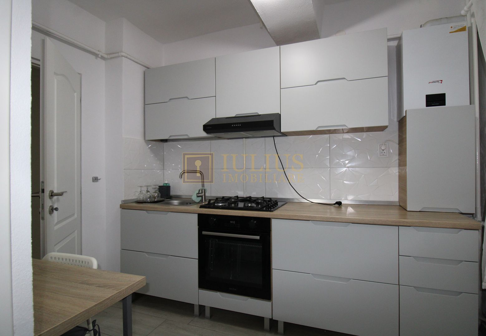 3 camere decomandate, balcon generos de 17 mp, bloc modernizat-Gh Lazăr - Poză 20