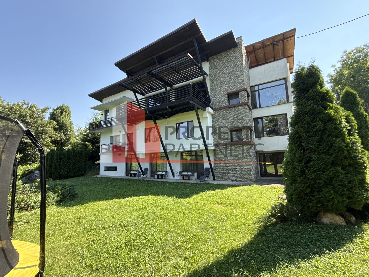 Pensiune  în Bran, sat Poarta – Afacere la cheie, locație premium - Poză 1