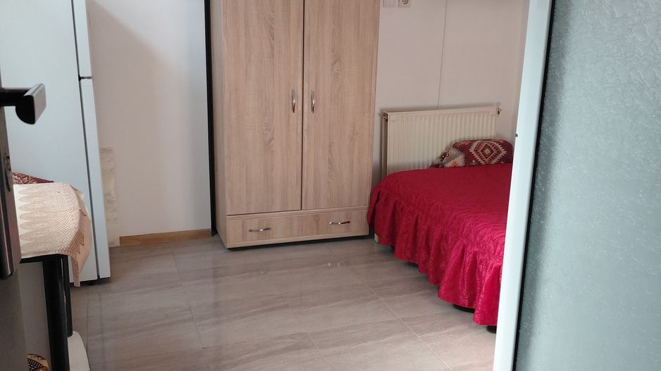 Apartament 1 camera la curte ,str. Traian - Poză 1