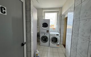 24 de locuri de cazare in 8 garsoniere si anexe pe un etaj intreg - Poză 5