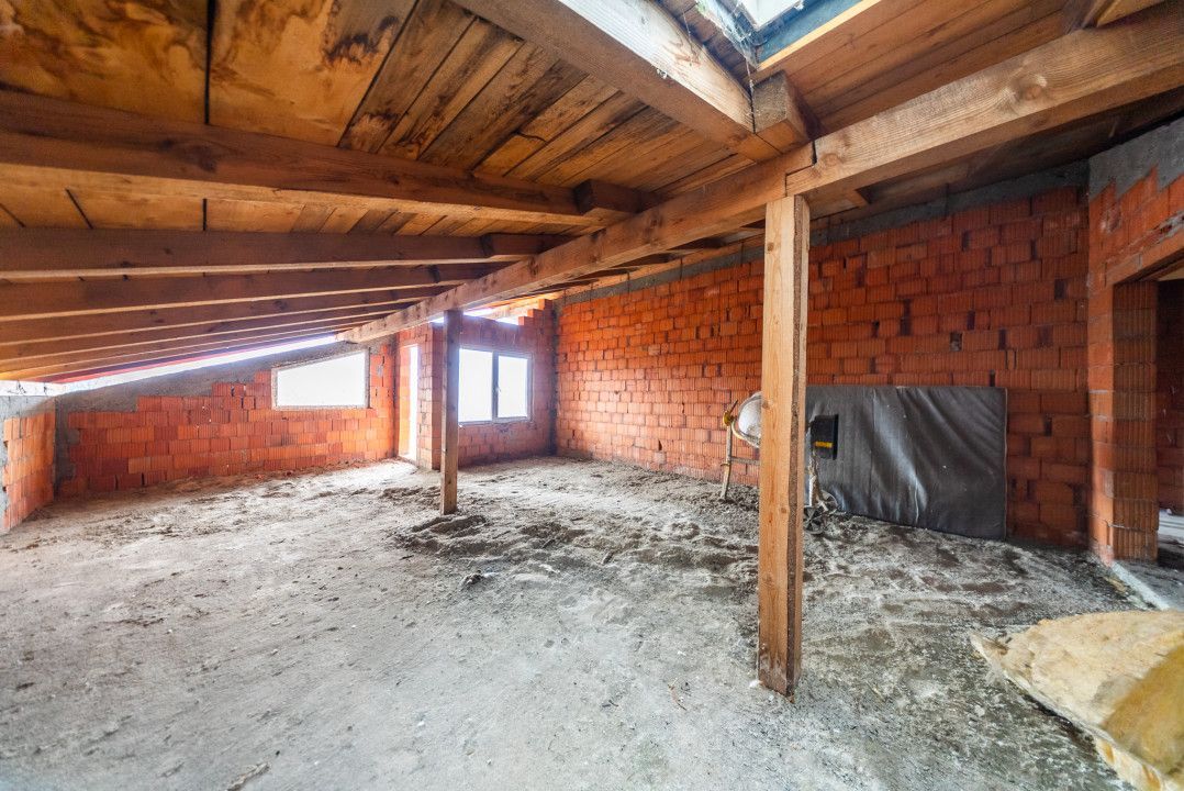 Casa caramida P+M, Vinga, cu potential spatiu comercial - Poză 11