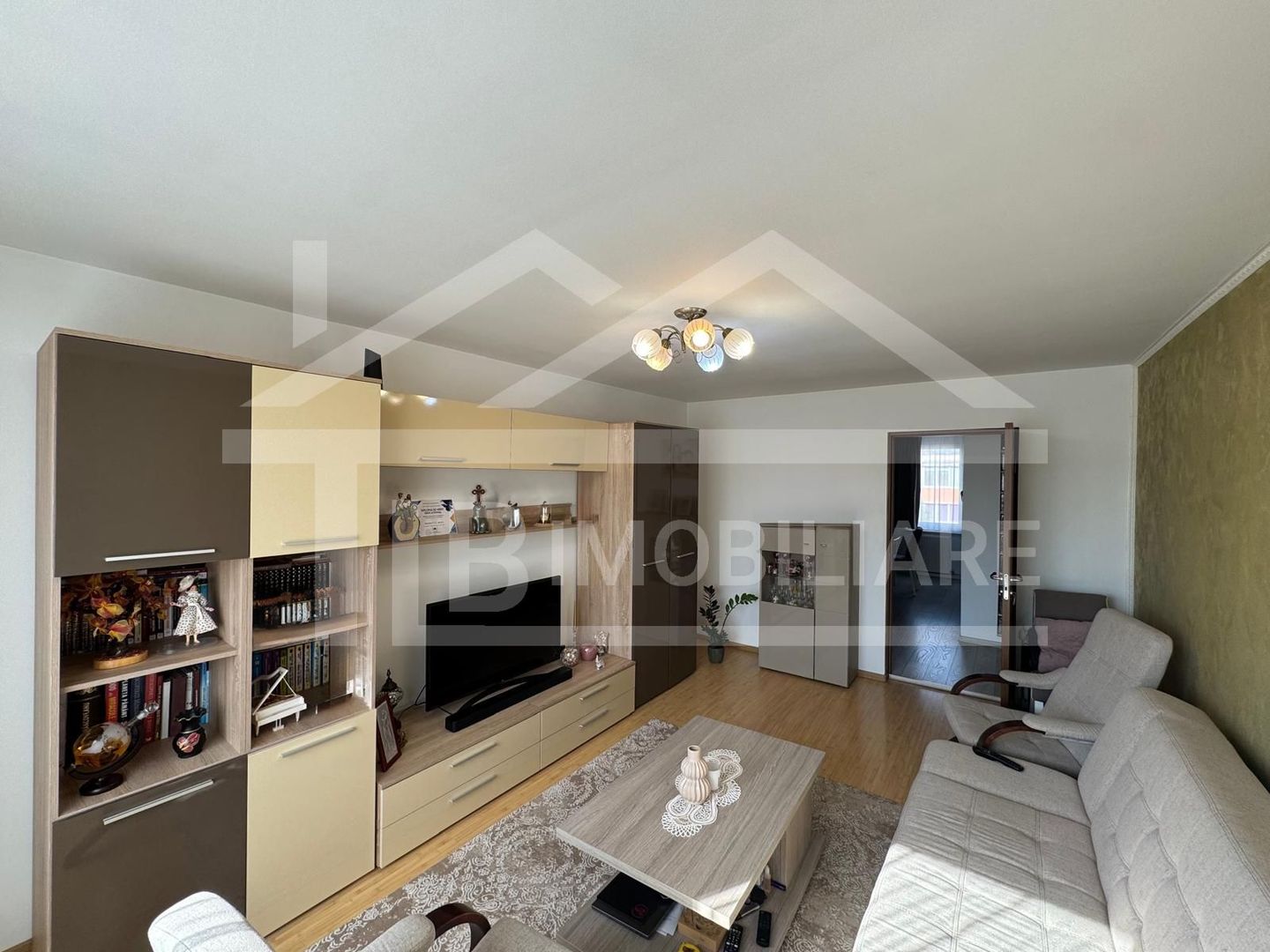 Apartament cu 3 camere, 70 mp, decomandat, Zona Diamant - Poză 3