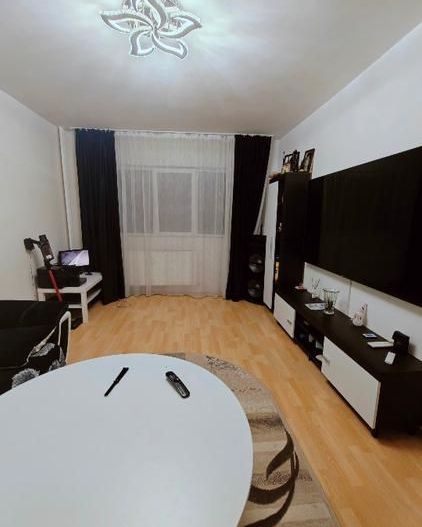 Apartament 3 camere decomandat 3 minute metrou Aparatorii Patriei - Poză 1