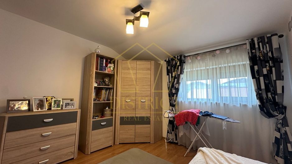 Duplex cu 4 camere si 2 bai complet mobilat si utilat in Giroc langa Zone 2. - Poză 13