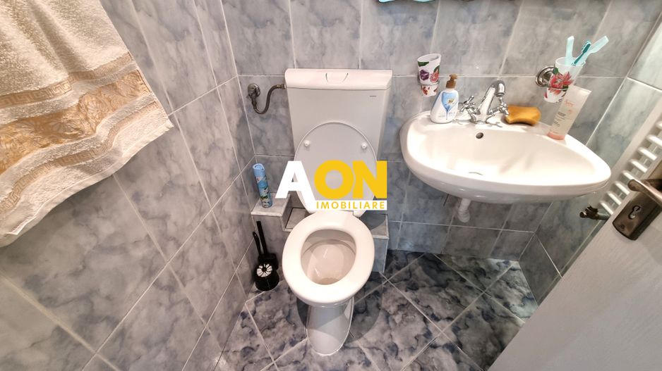 De inchiriat apartament 3 camere, zona Piata, Cetate - Poză 8