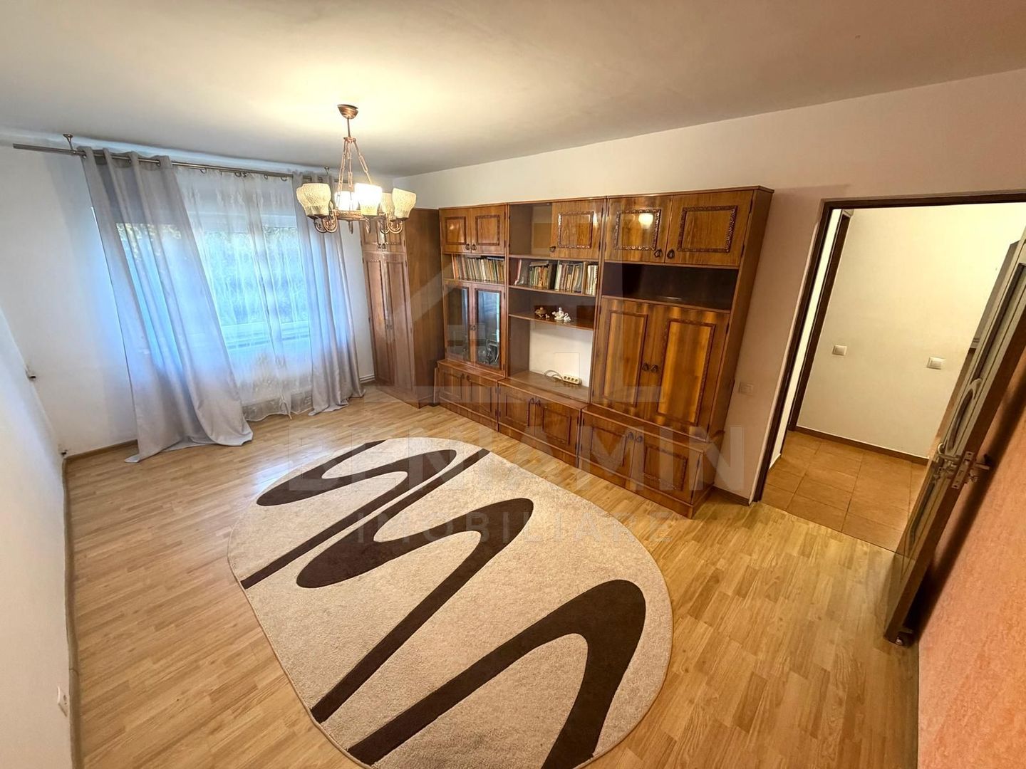 3 camere decomandat cu 2 bai Rovine etajul 3 centrala termica 72mp - Poză 1