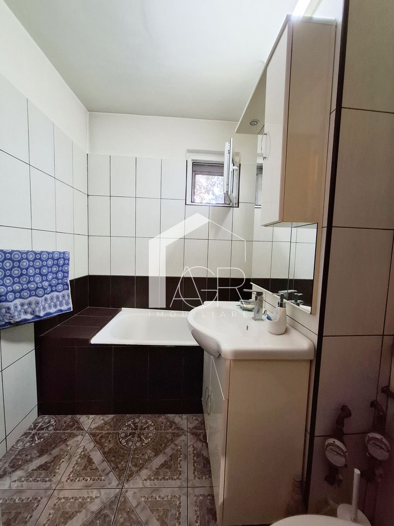 Apartament cu 3 camere, decomandat, zona Vest - Poză 12